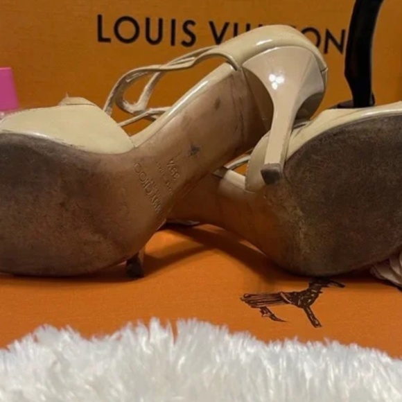 Jimmy Choo - Nude Patent Leather Ivette Heels - Picture 8 of 10